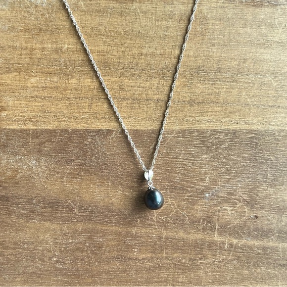 Vantel Pearl Necklaces set of 4 - Picture 5 of 9